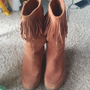 Leather boots with frills